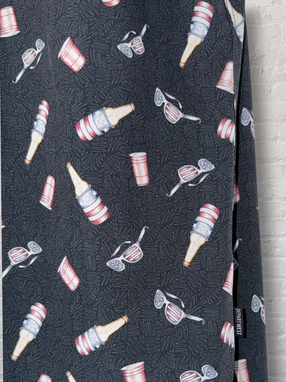 Departwest Performance Men’s XL Black Patriotic Beer Pong Button Shirt DW119CA - Picture 6 of 7